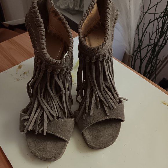 Shoes - Picture 1 of 3